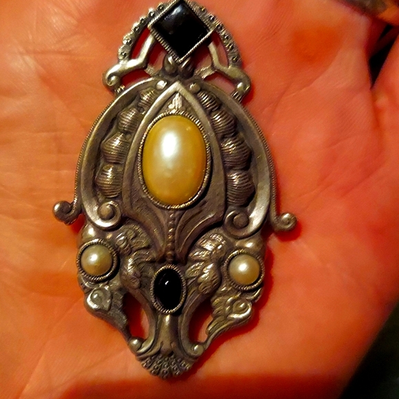 Vintage Other - Insanely gorgeous 1920s Victorian style lapel pin.